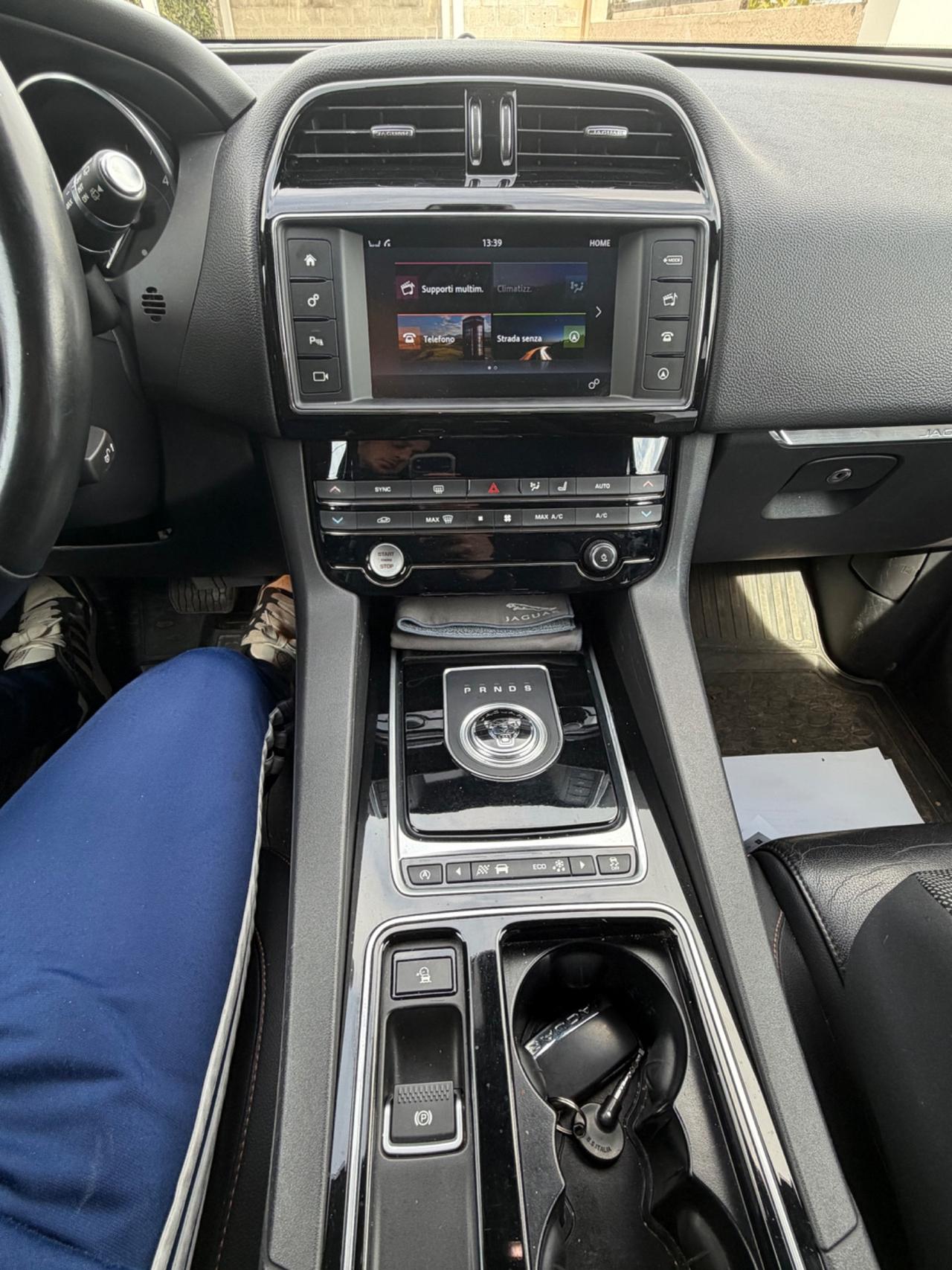 Jaguar F-Pace 2.0 D 180 CV AWD R-Sport