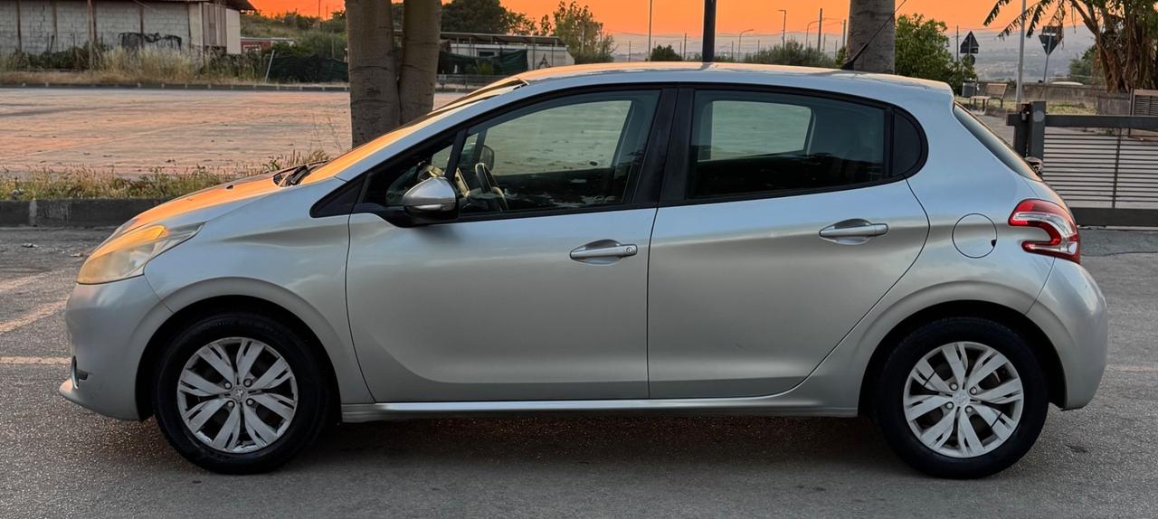 Peugeot 208 1.4 HDi LEGGI DESCRIZIONE