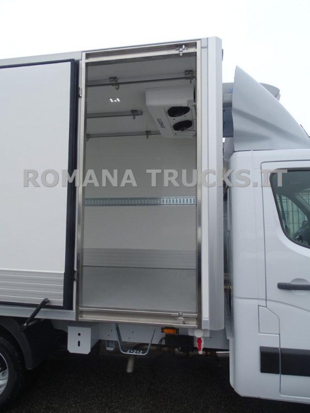 RENAULT Master ISOTERMICO + FRIGO E GANCIERA CARNI IN ARRIVO