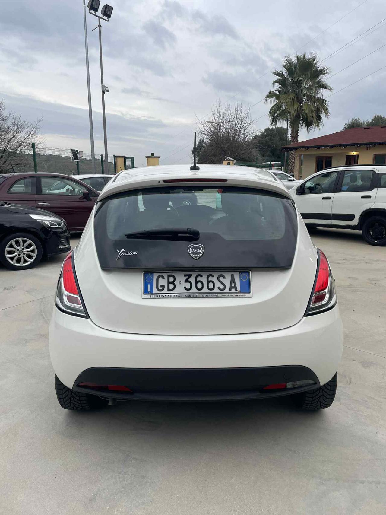 Lancia Ypsilon 1.2 69 CV 5 porte GPL Ecochic Silver