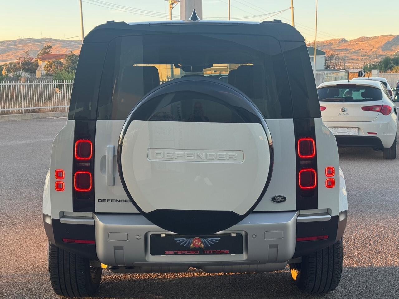 Land Rover Defender 110 3.0D I6 200 CV AWD Auto X-Dynamic SE