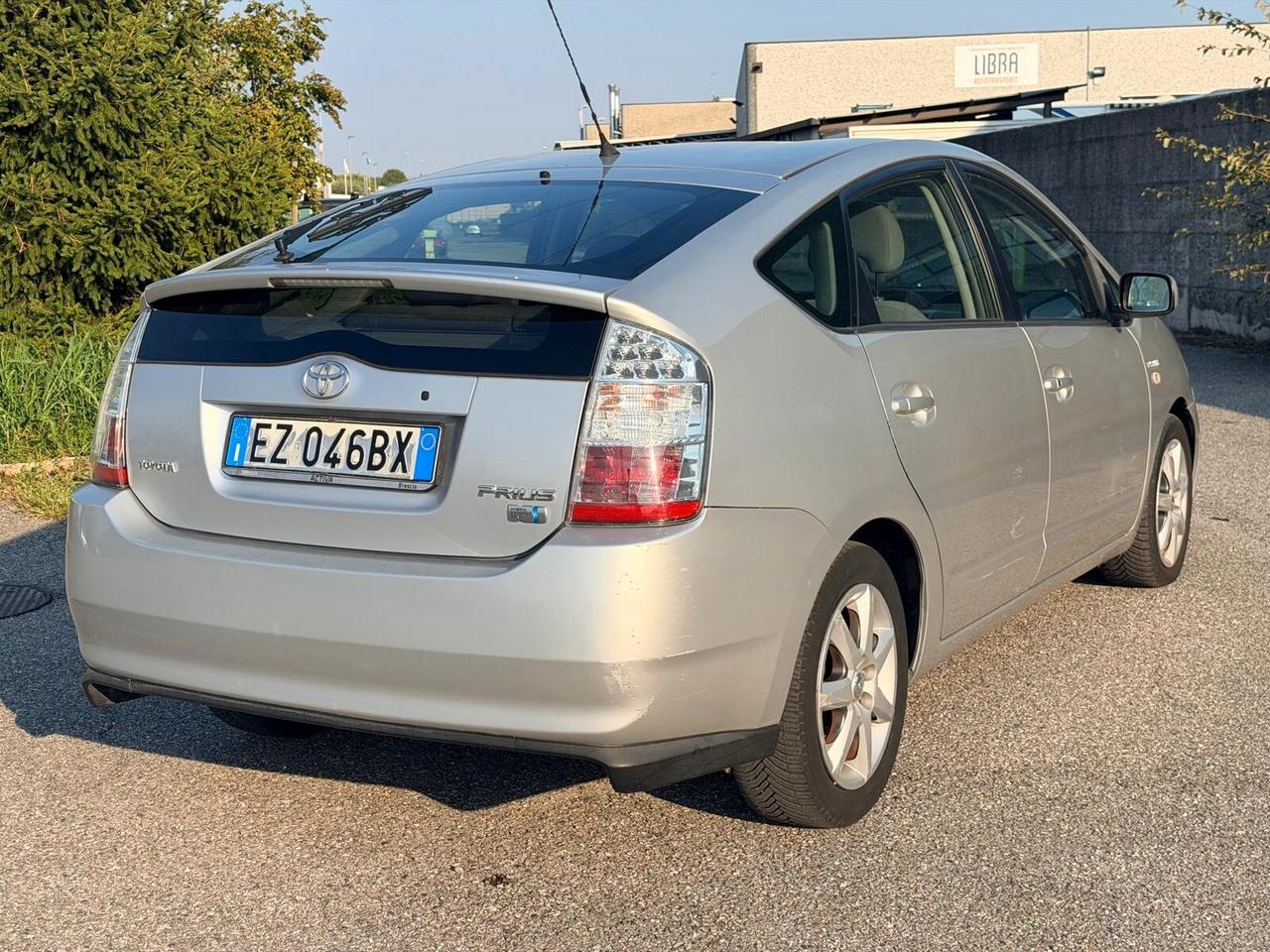 Toyota Prius 1.5i 16V Euro 4 - 2005 - 220.000 km