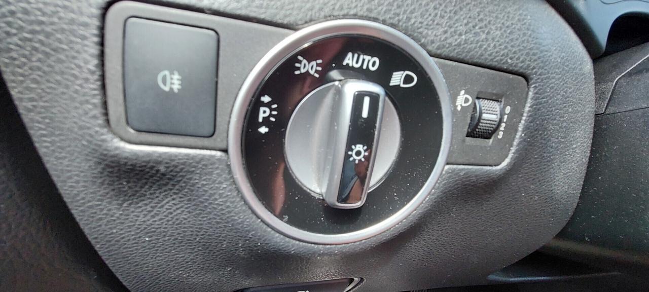 MERCEDES B180 PREMUIM 1,5 DIESEL 110 CV NAVI TELEFONO RETROCAMERA FULL FULL