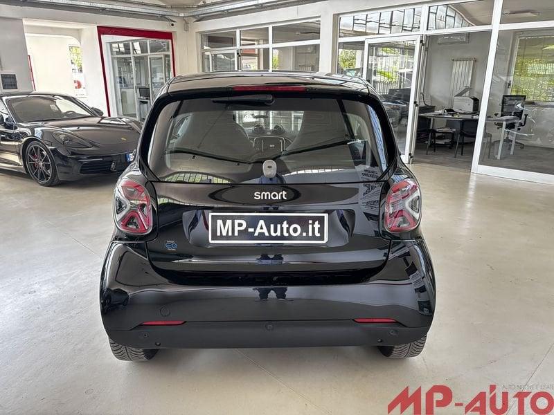 smart fortwo EQ tua a 247,00 euro al mese