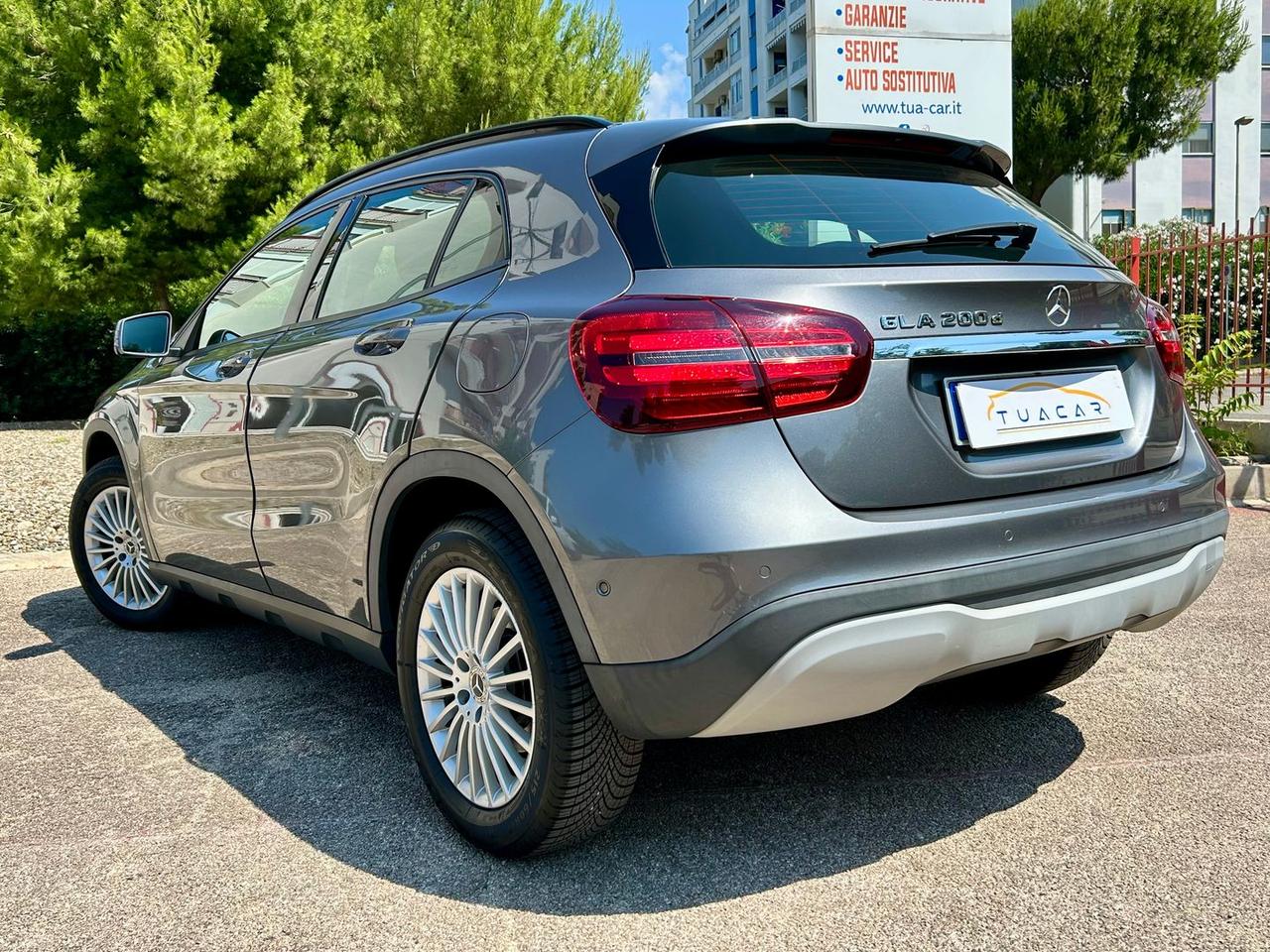 Mercedes-Benz GLA 200 D 200 Business #11388