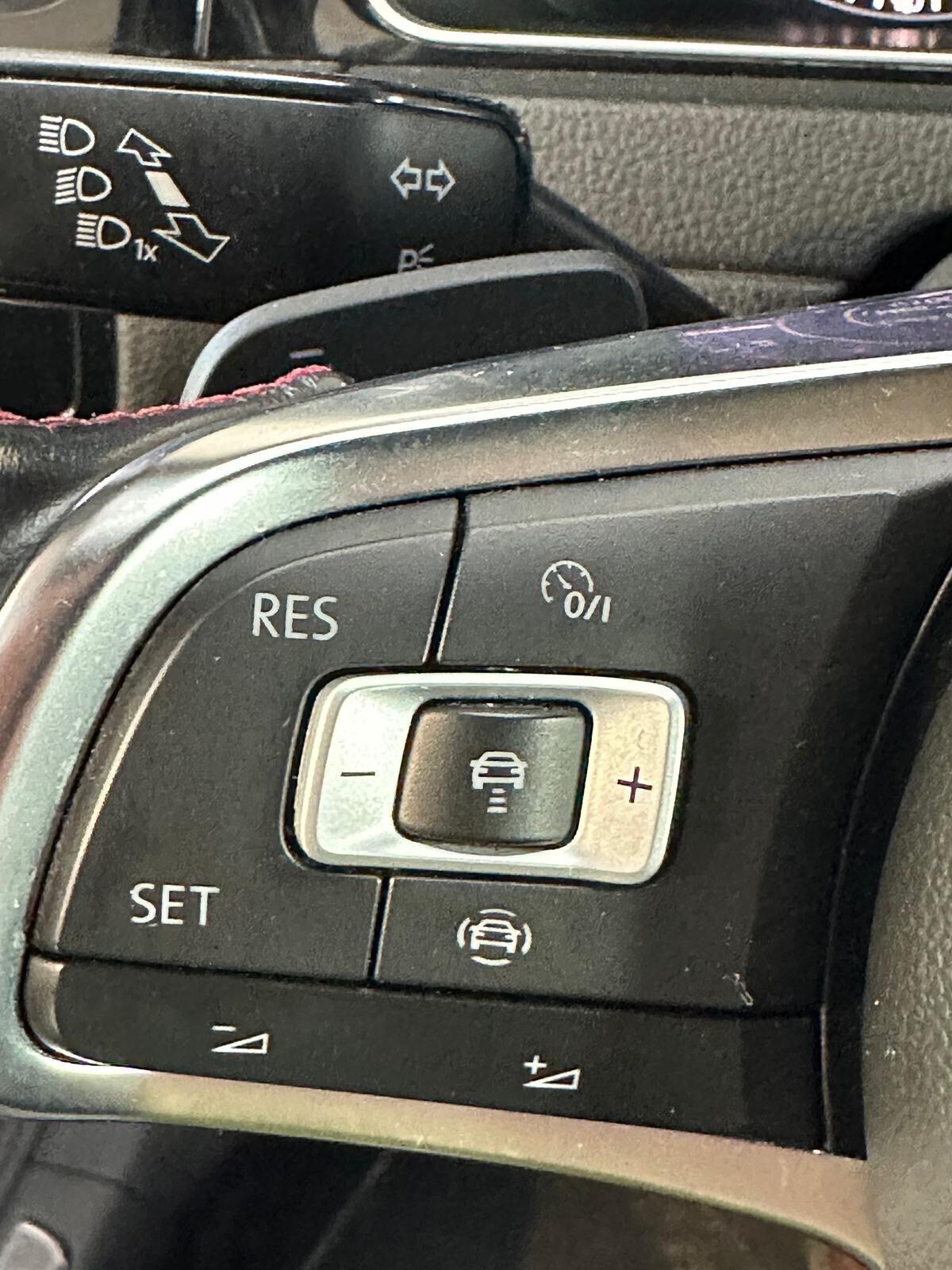 Volkswagen Golf GTI 2.0 245 CV TSI DSG 5p. BMT