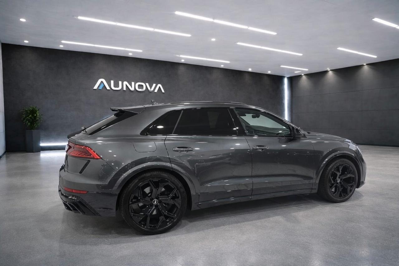 Audi Q8 RS TFSI V8 quattro tiptronic