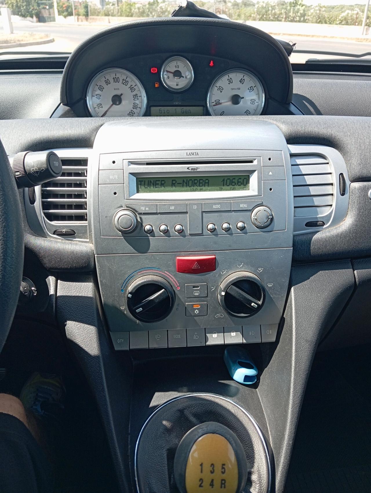 Lancia Ypsilon 1.3 MJT 75 CV Unyca