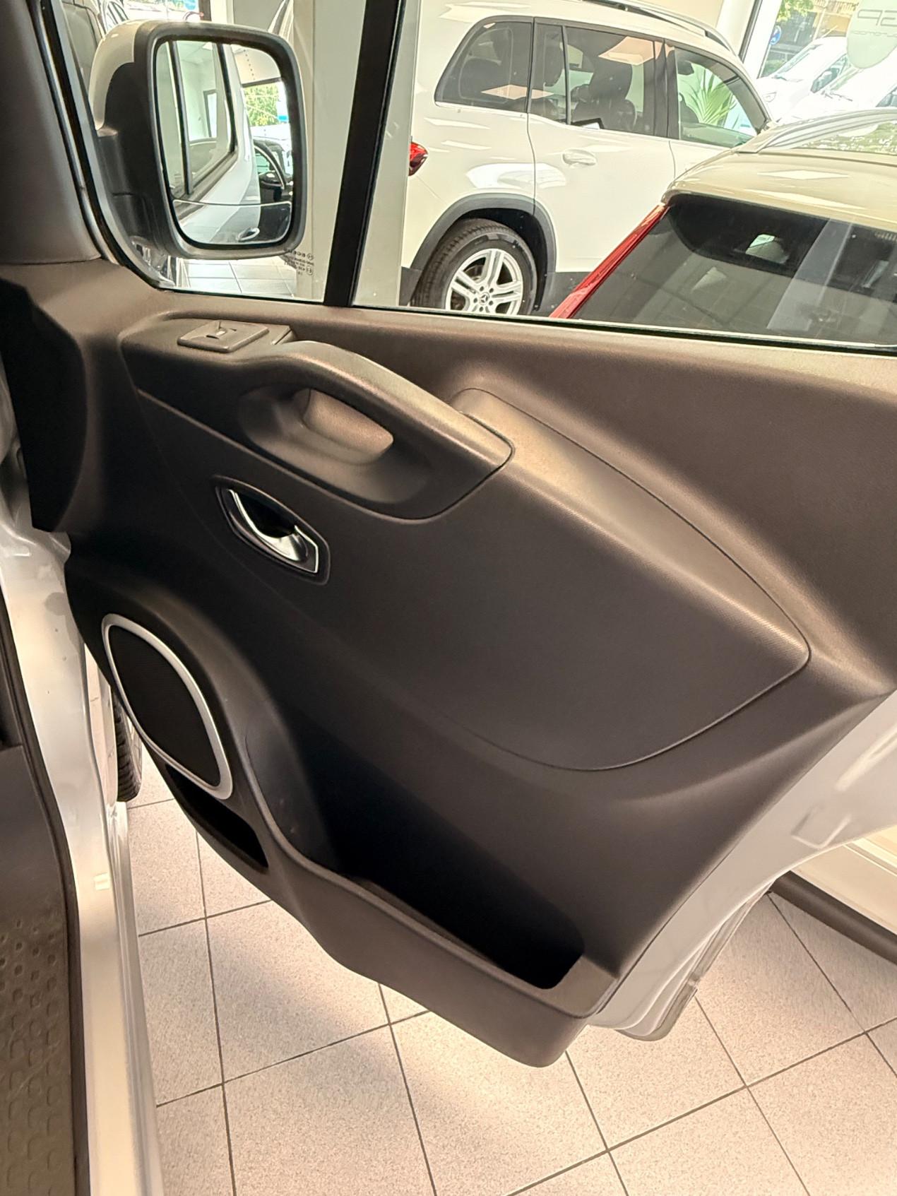 Renault Trafic 2.0 dci 9 Posti + Gancio