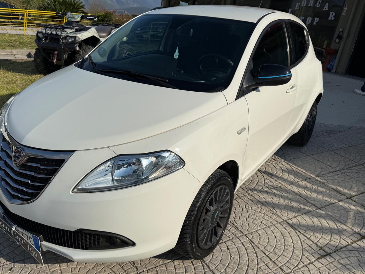 Lancia Ypsilon 0.9 TwinAir 85 CV 5 porte Metano Ecochic Gold