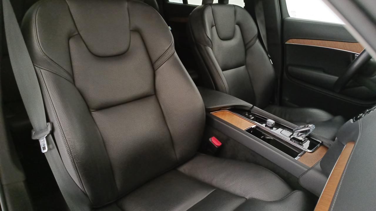 VOLVO XC90 2.0 b5 Momentum Pro awd 7p.ti geartronic