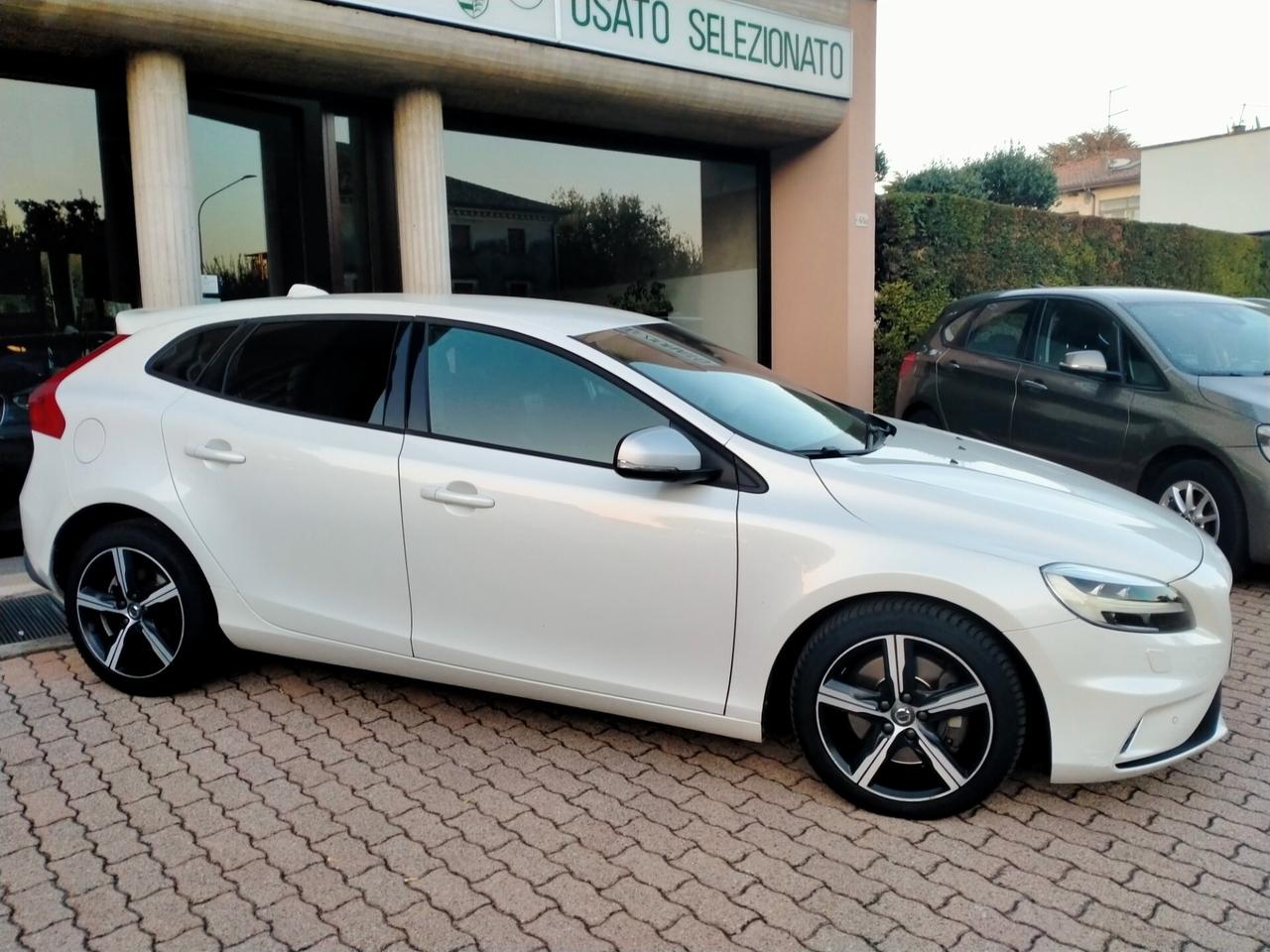 Volvo V40 2.0D3 R-DESIGN GEARTRONIC 8M M.Y.17 E6 FULL LED SYSTEM /PELLE ALCANTARA