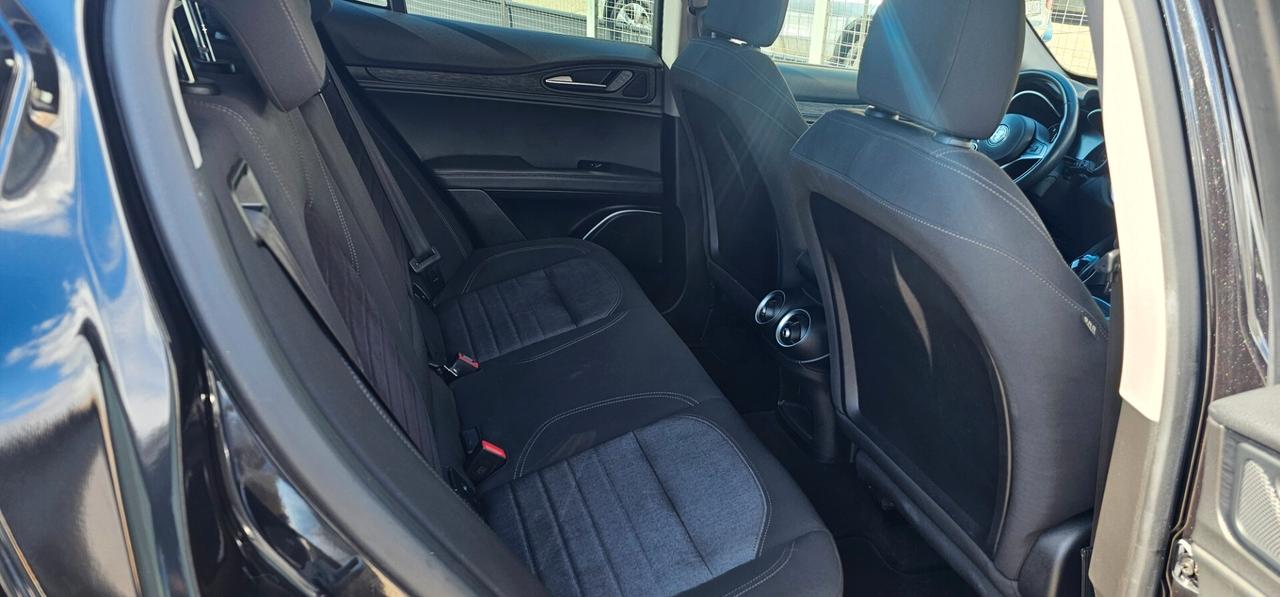 Alfa Romeo Stelvio 2.2 Turbodiesel 160 CV AT8 RWD Sport-Tech