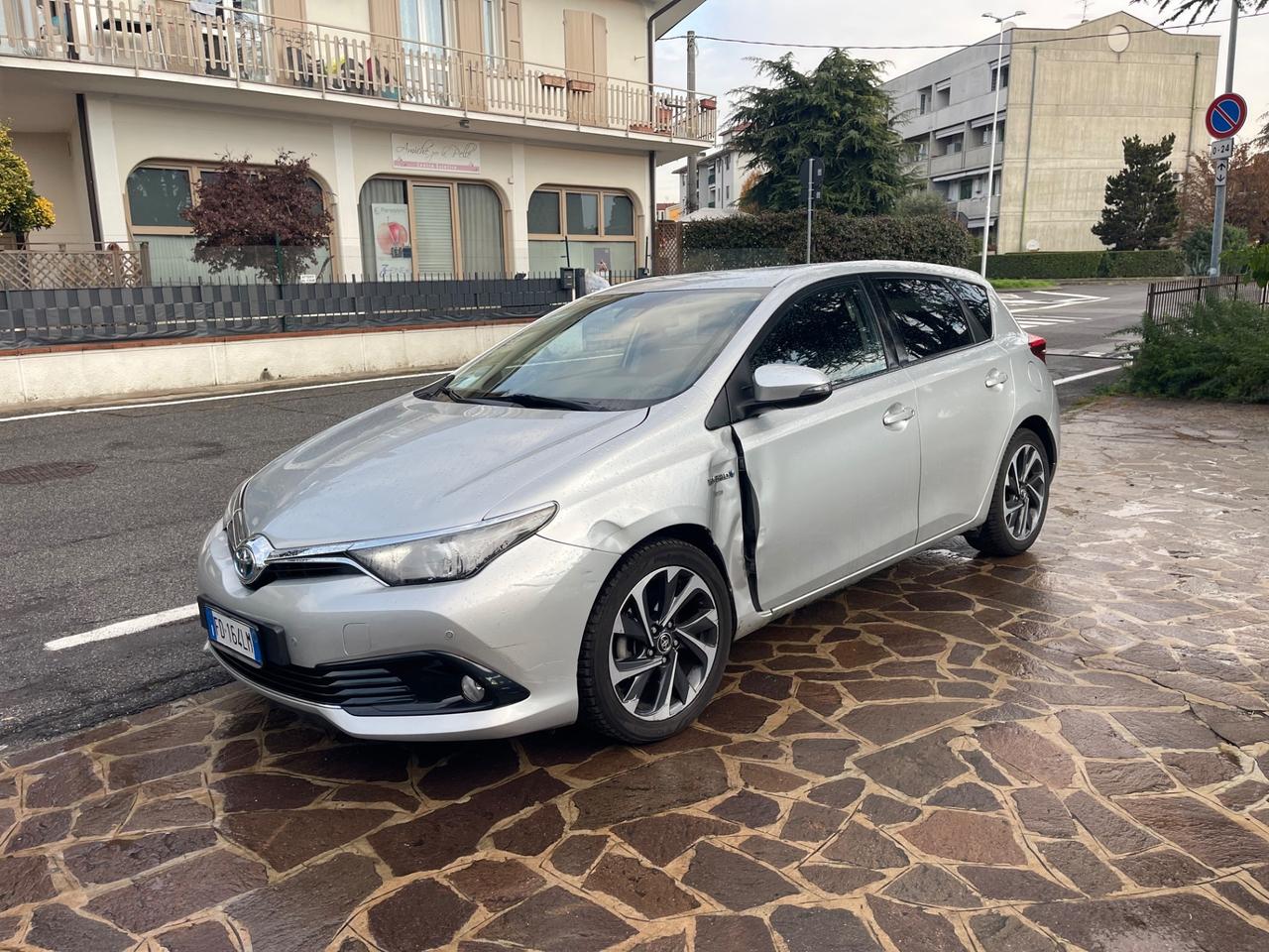 Toyota Auris 1.8 Hybrid Lounge