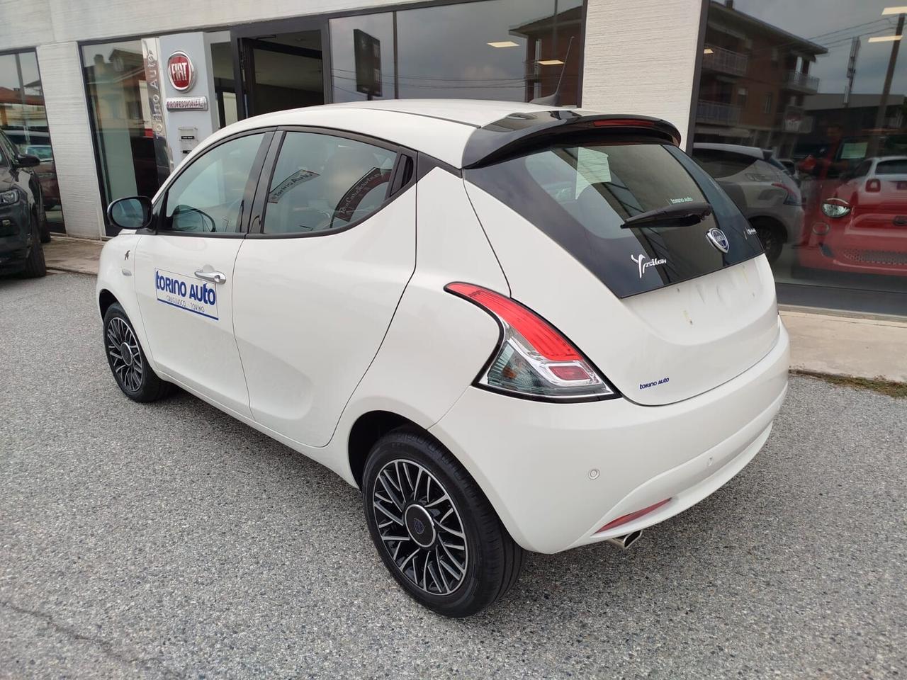 Lancia Ypsilon 1.0 FireFly 5 porte S&S Hybrid Alberta Ferretti