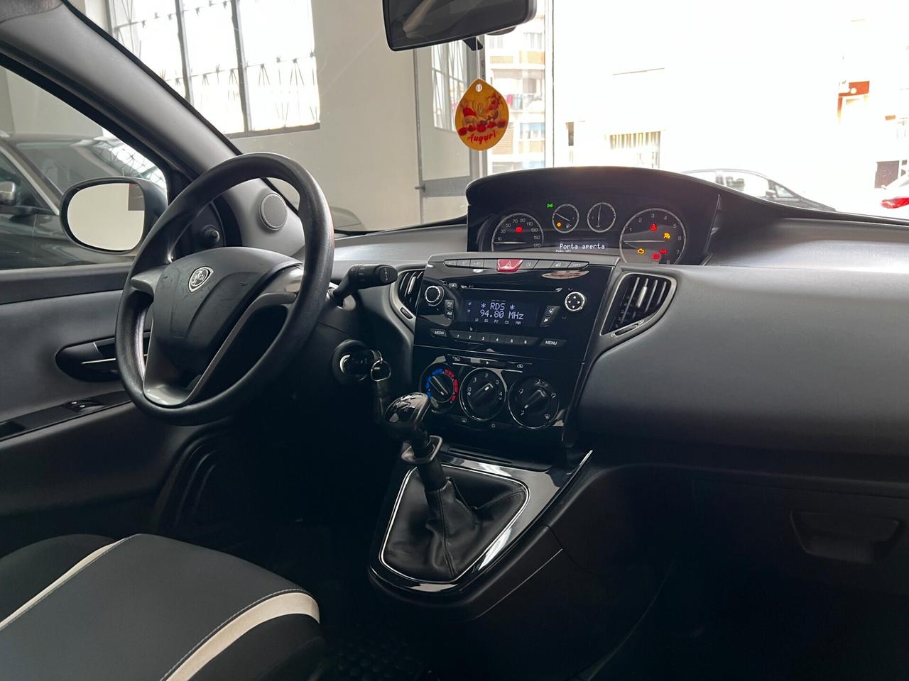 Lancia Ypsilon 1.2 69 CV 5 porte Elefantino