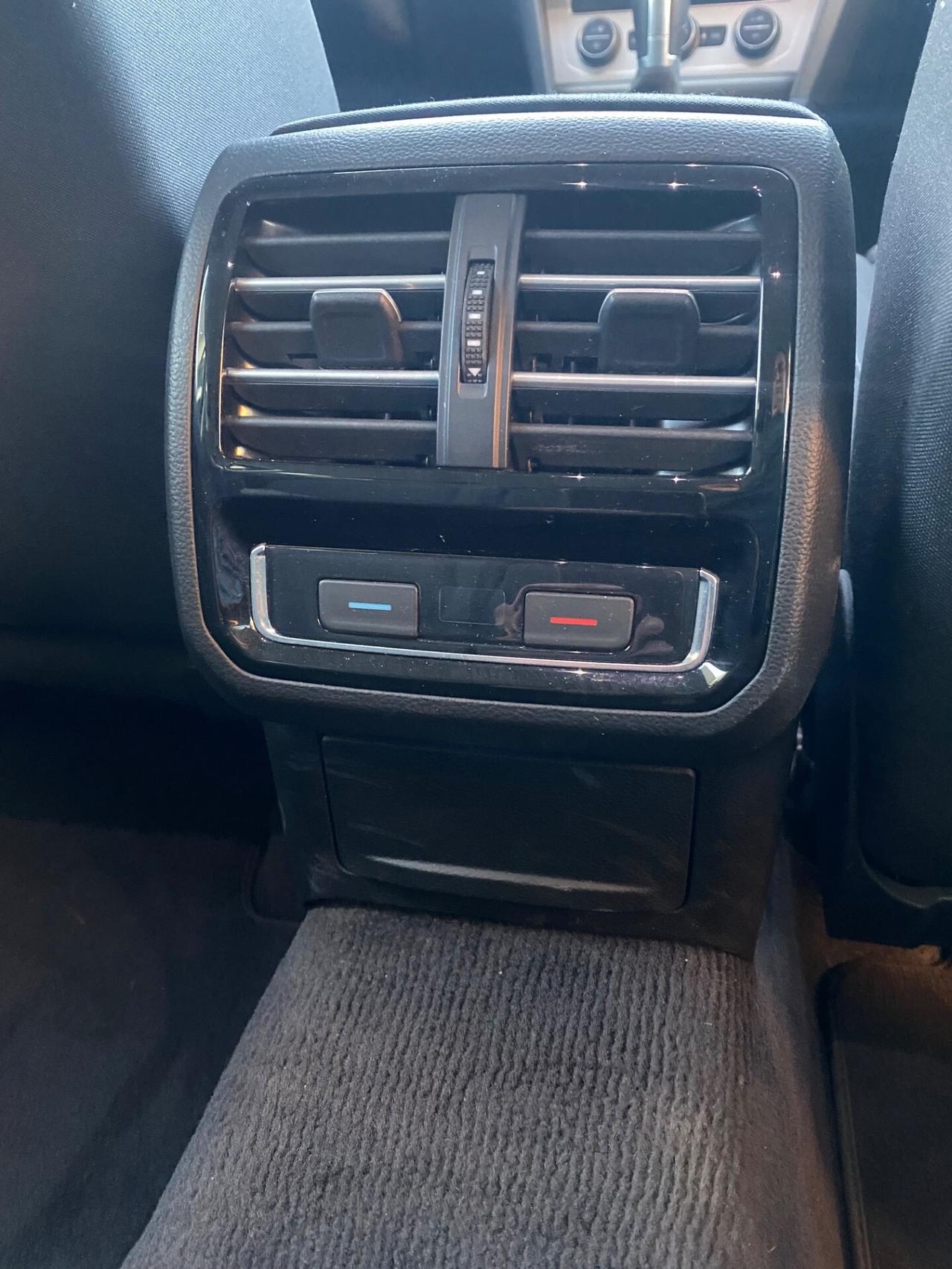 Volkswagen Passat Variant 1.6 TDI SCR DSG Business BMT