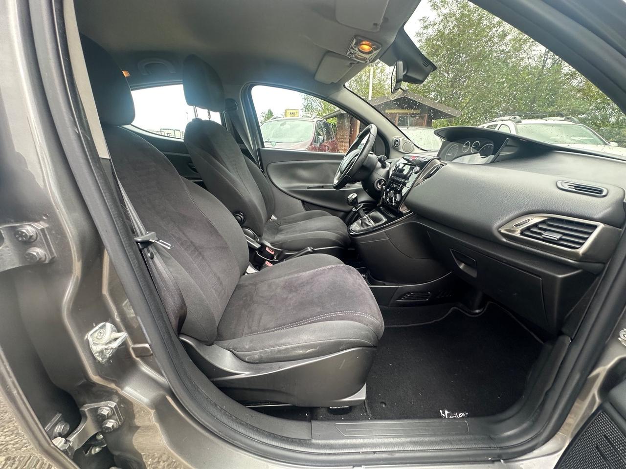 Lancia Ypsilon 1.2 69 CV 5 porte GPL OK NEOPATENTATI