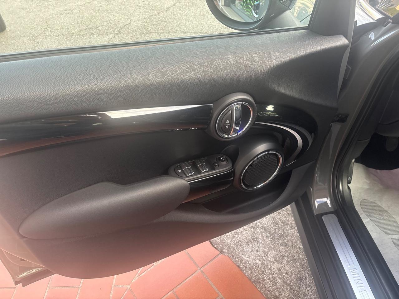 Mini 1.5 One D Baker Street 5 porte