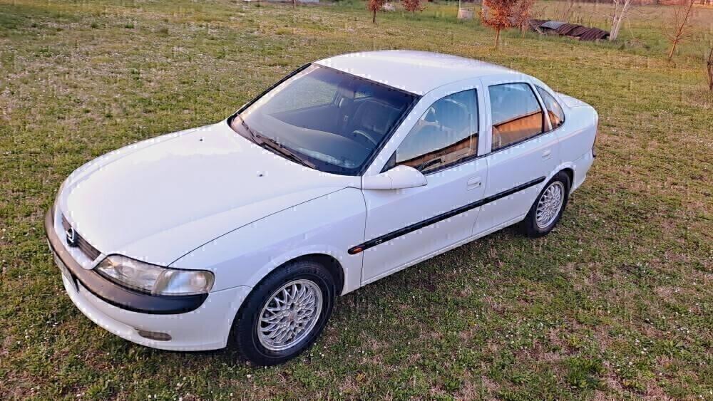 Opel Vectra 1.8i 16V cat 4 porte CD CLIMA BEN TENUTA