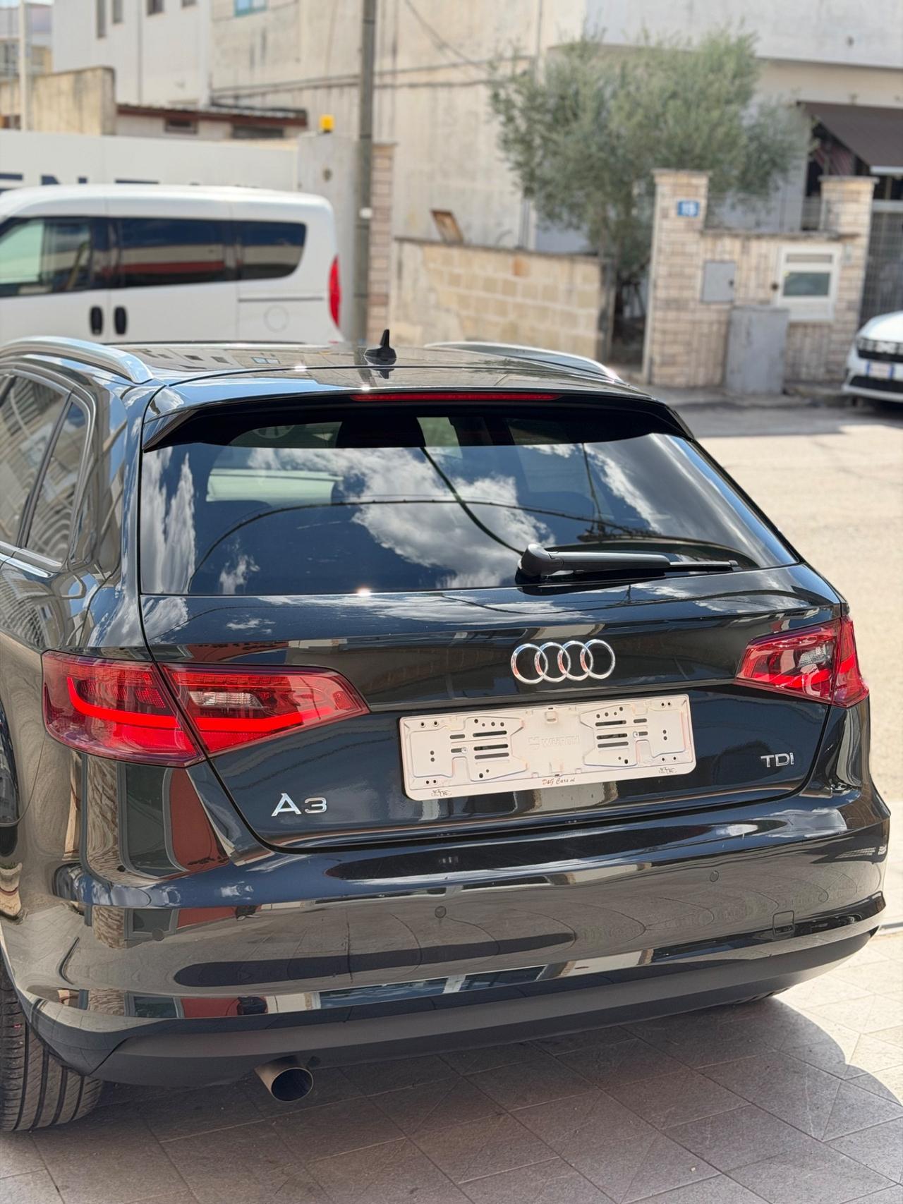 Audi A3 1.6 TDI 110 cv Attraction-2015/LED/NAVI