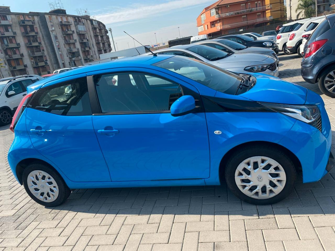 Toyota Aygo Connect 1.0 VVT-i 72 CV 5 porte