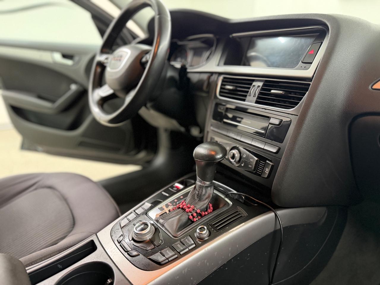 Audi A4 CAMBIO AUTOMATICO (anno 2017)