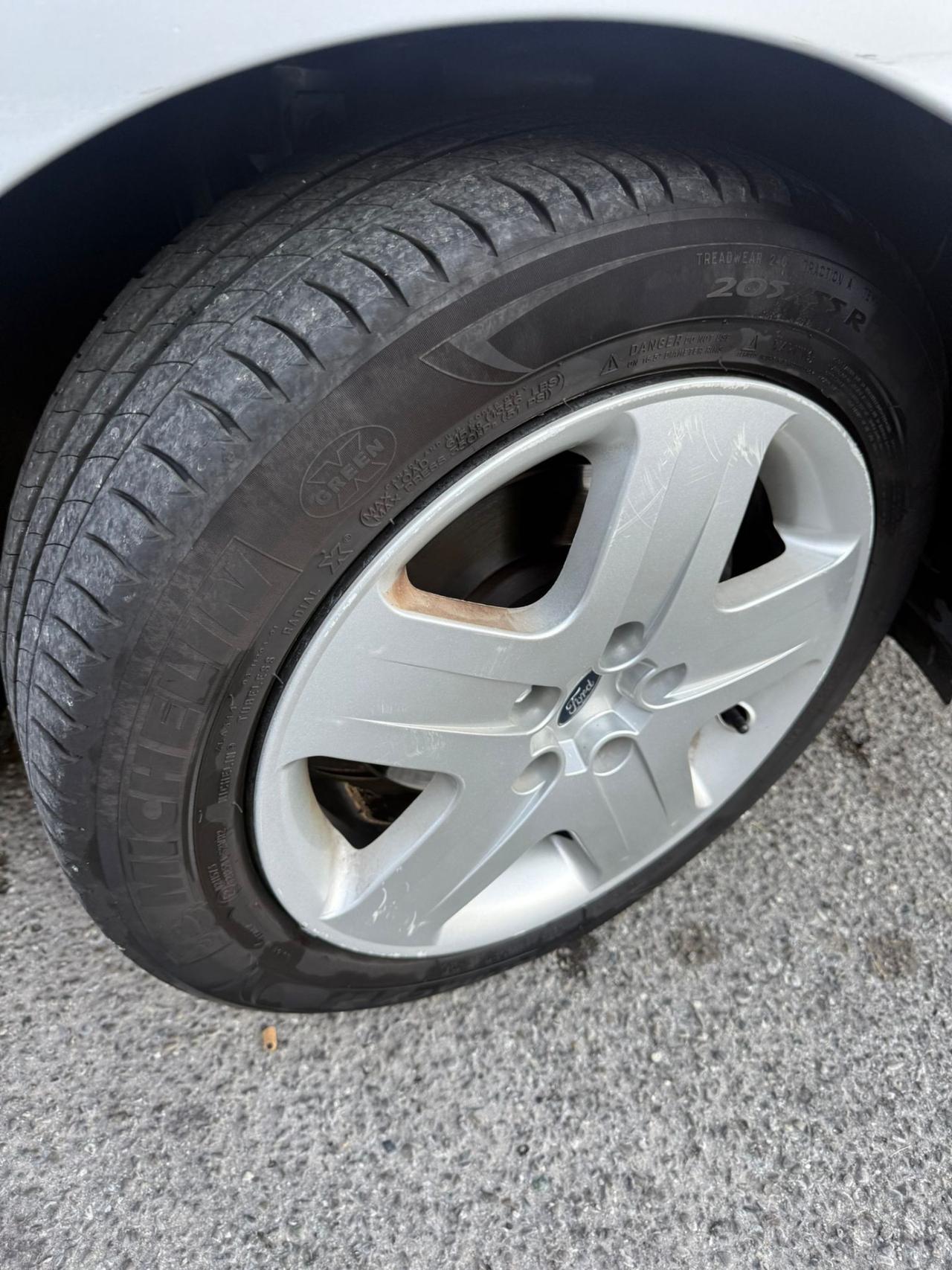 FORD FOCUS 1.6 BENZINA NEOPATENTATI OTTIME CONDIZIONI