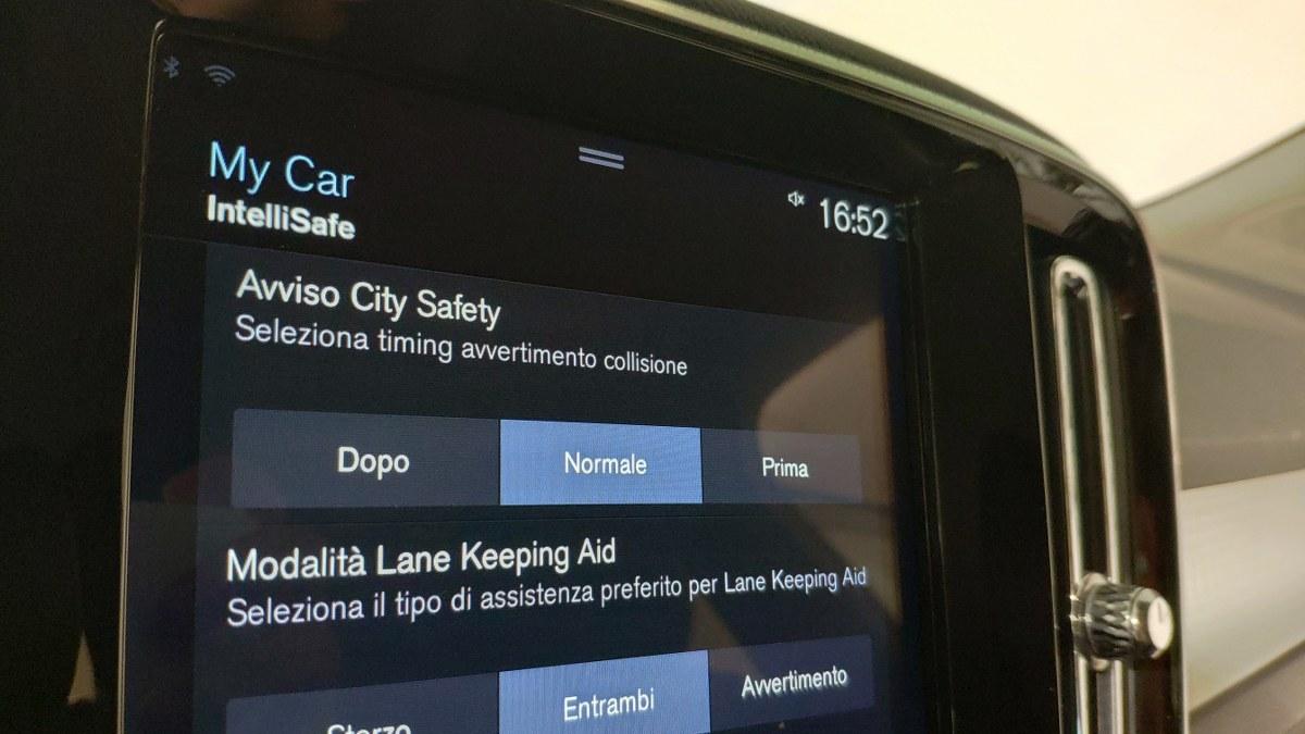 VOLVO Xc40 D3 Awd Geartronic Momentum
