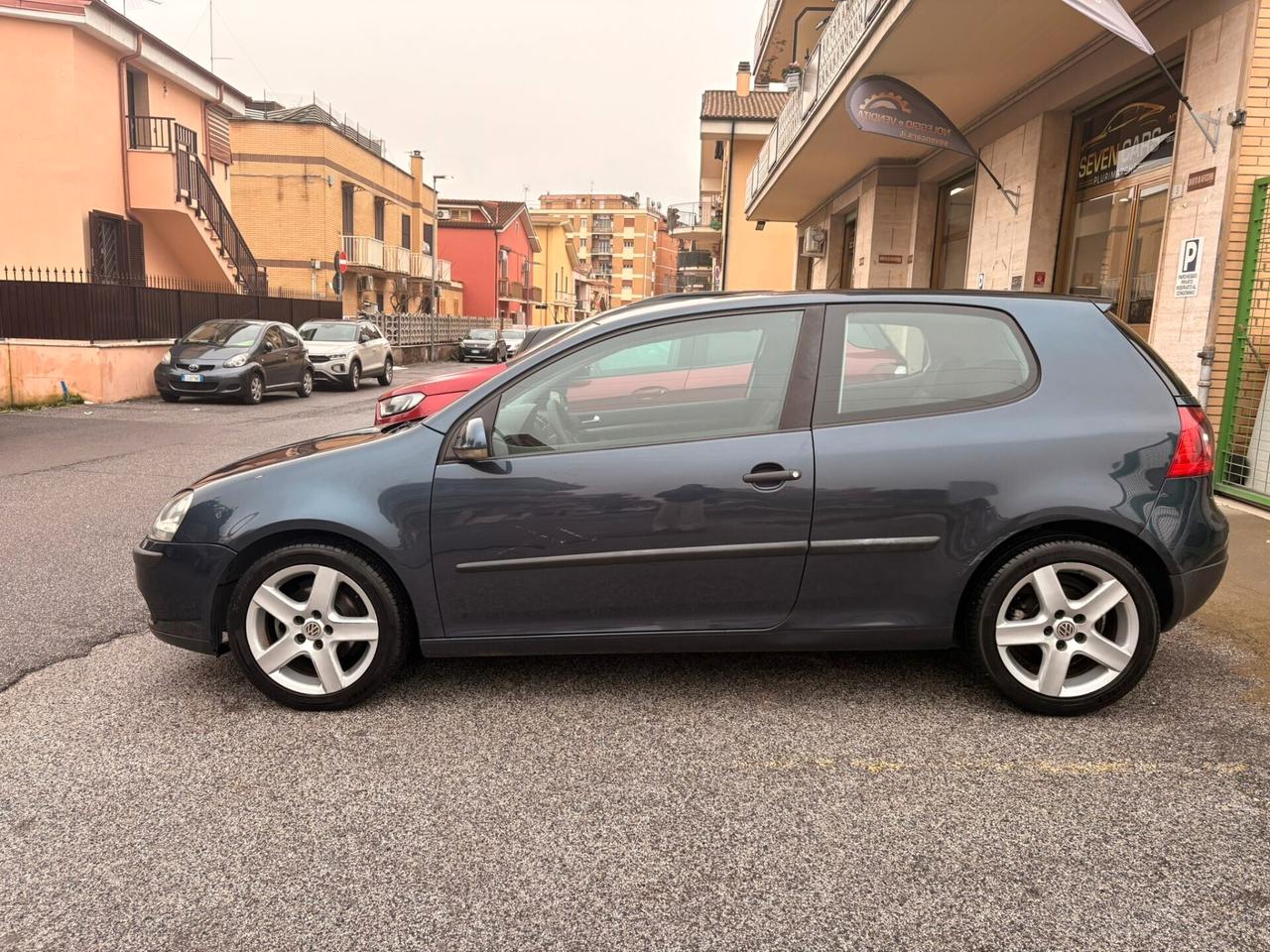 Volkswagen Golf 1.6 16V FSI 3p. Sportline