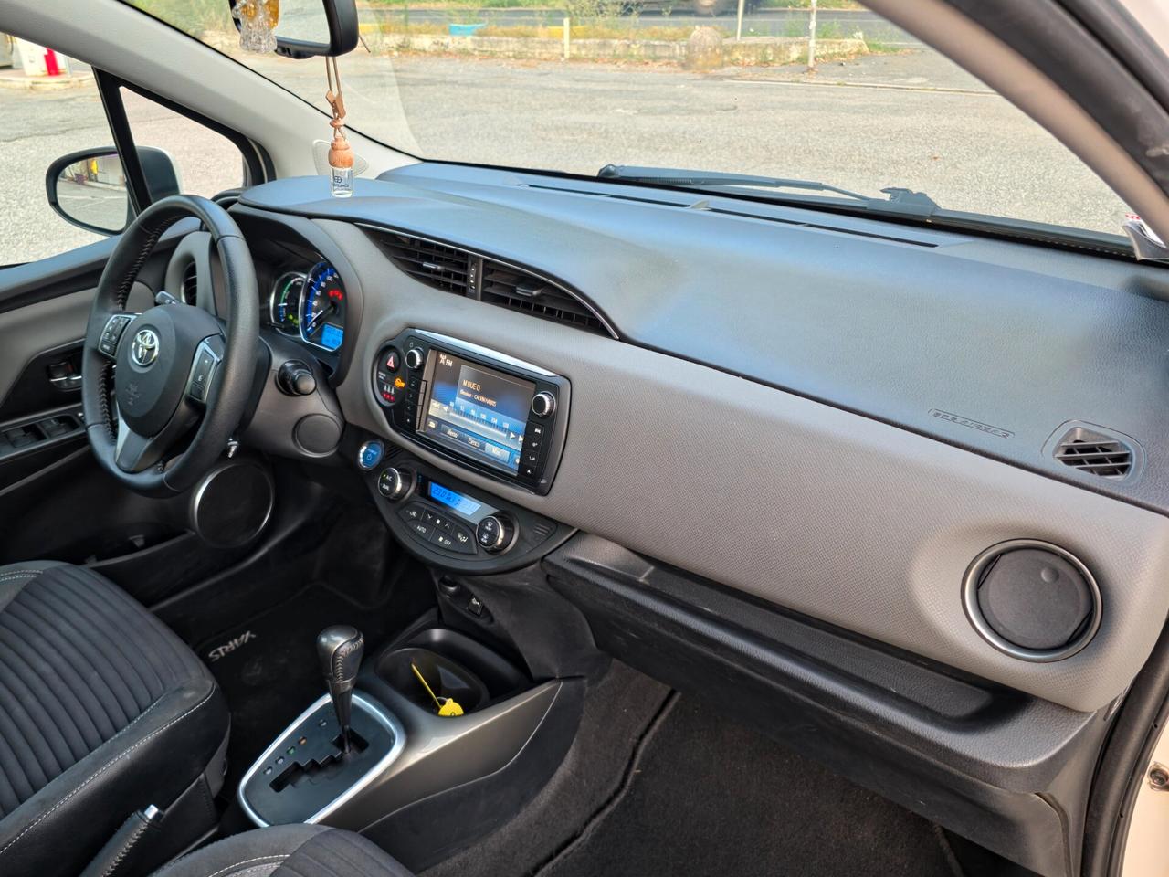 Toyota Yaris 1.5 Hybrid 5 porte Style E6 Automatica NEO 2014