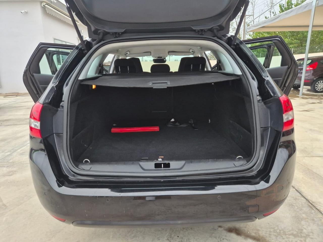 Peugeot 308 BlueHDi 120 S&S SW Allure