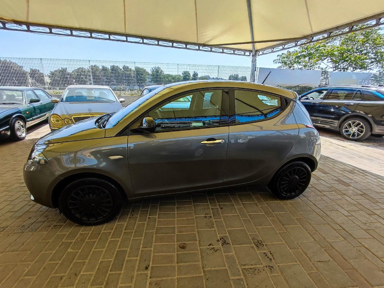 Lancia Ypsilon 1.0 FireFly 5 porte S&S Hybrid Ecochic Silver Prezzo Promozione Solo Con Finaziamento In Sede