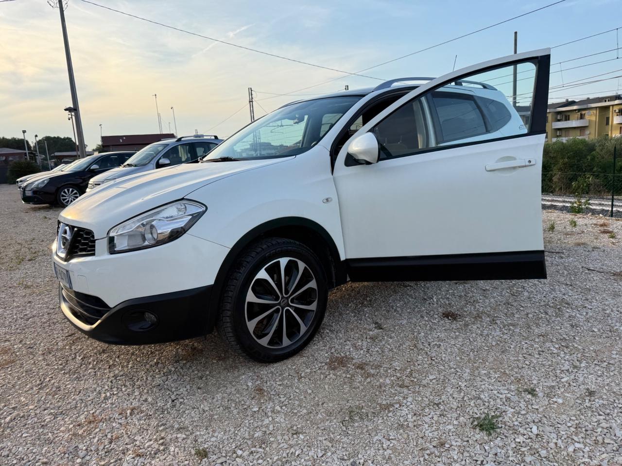 Nissan Qashqai 1.5 diesel PERMUTE 3.999€