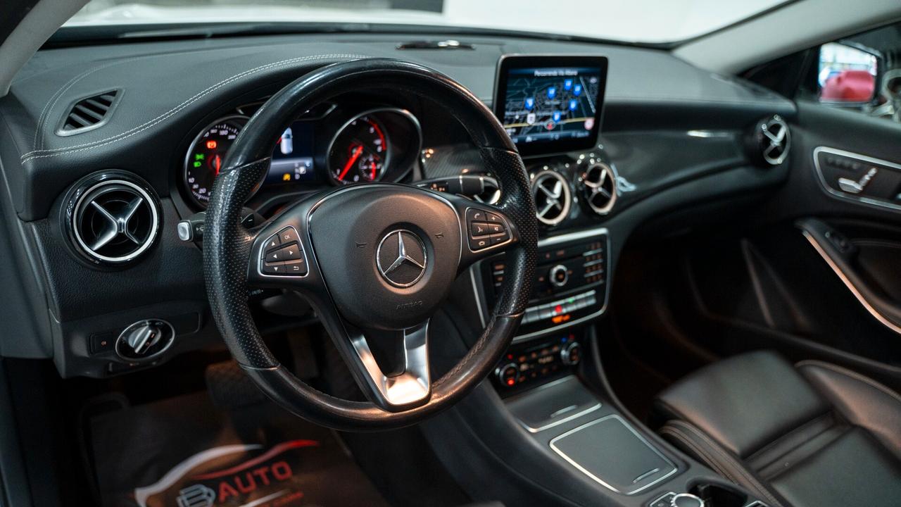 Mercedes-benz GLA 200 D NIGHT EDITION AUTO TETTO CARBONIO NAVI PELLE FULL OPTIONAL