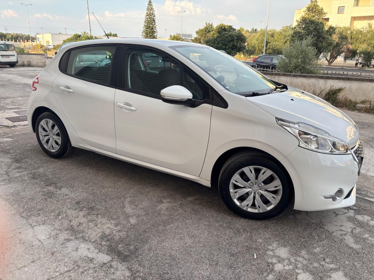 Peugeot 208 1.4 HDi 68 CV 5 porte Access