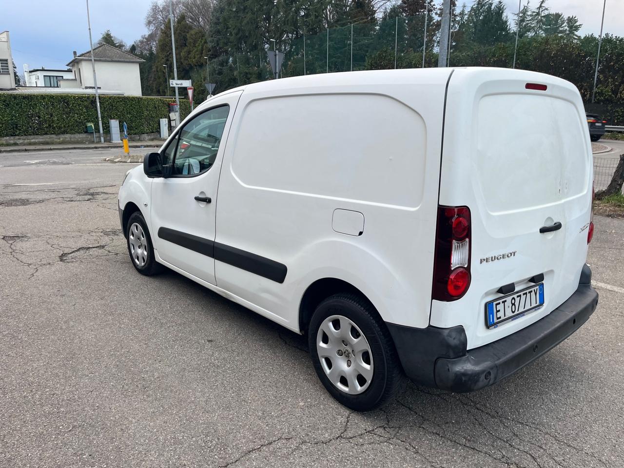 Peugeot Partner Autocarro/la portata:616KG/Euro5B con FAP/3Posti e 4Porte/