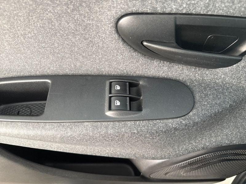 Lancia Ypsilon Ecochic 1.0 70cv Firefly Hybrid S&S Silver