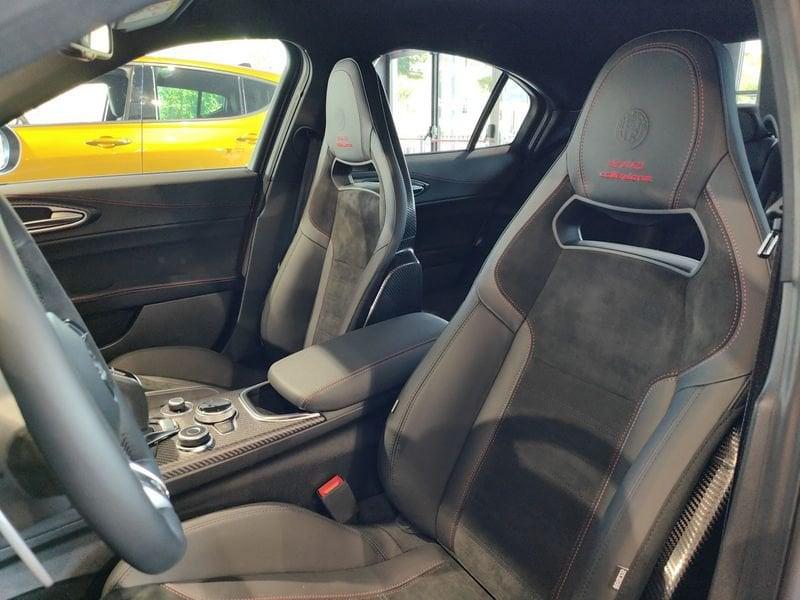 Alfa Romeo Giulia Quadrifoglio V6 520 CvQuadrifoglio Collezione