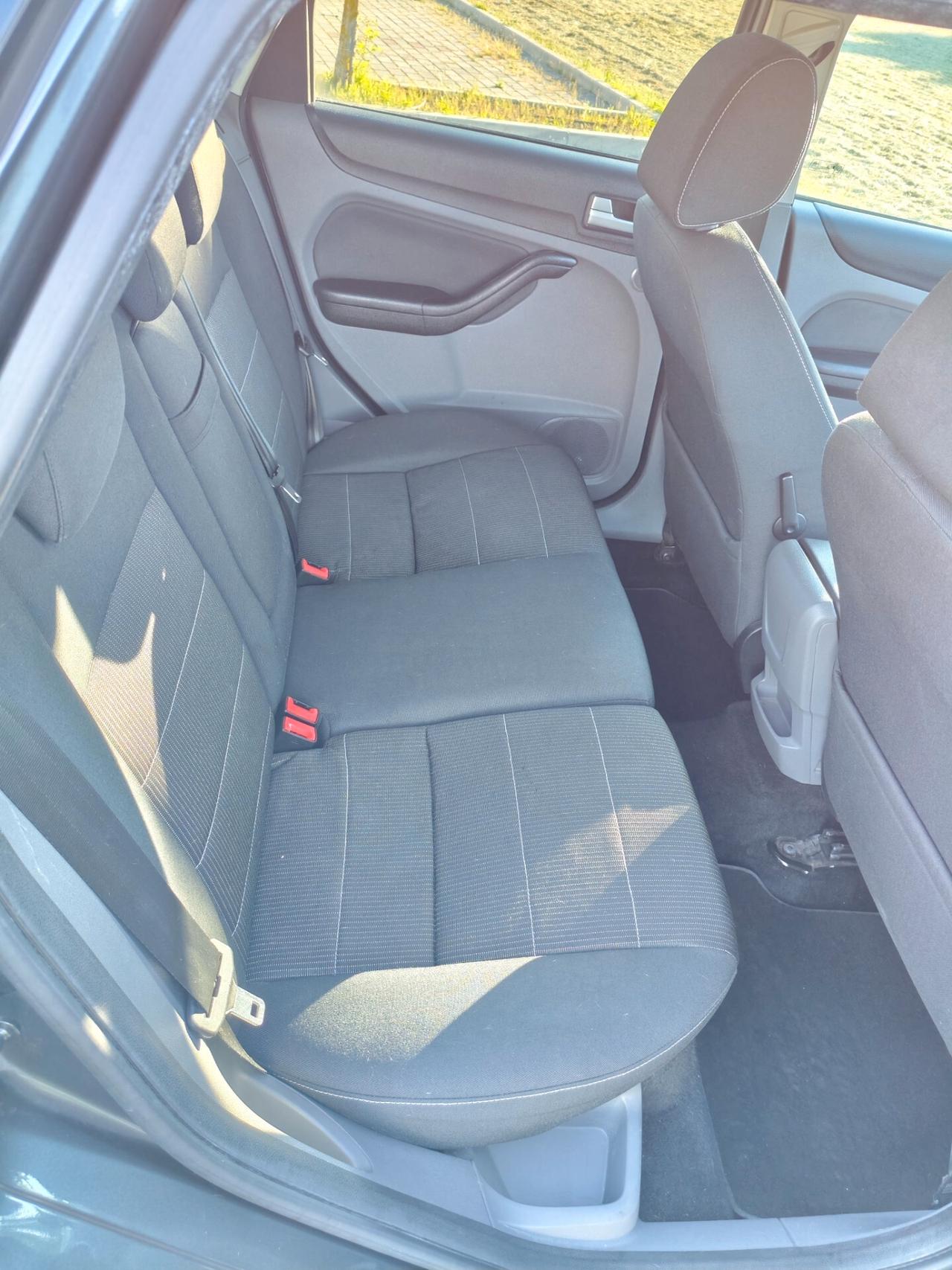 Ford Focus 1.6 GPL Titanium