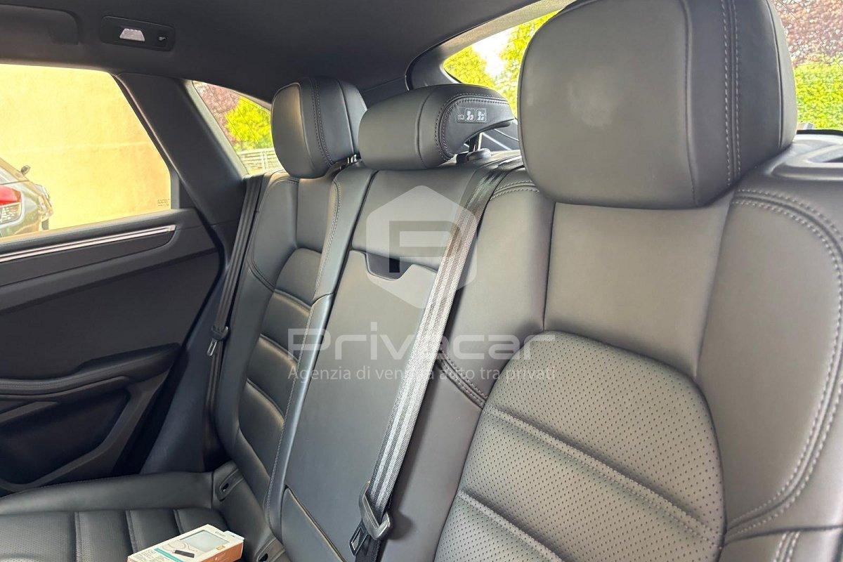 PORSCHE Macan 2.0