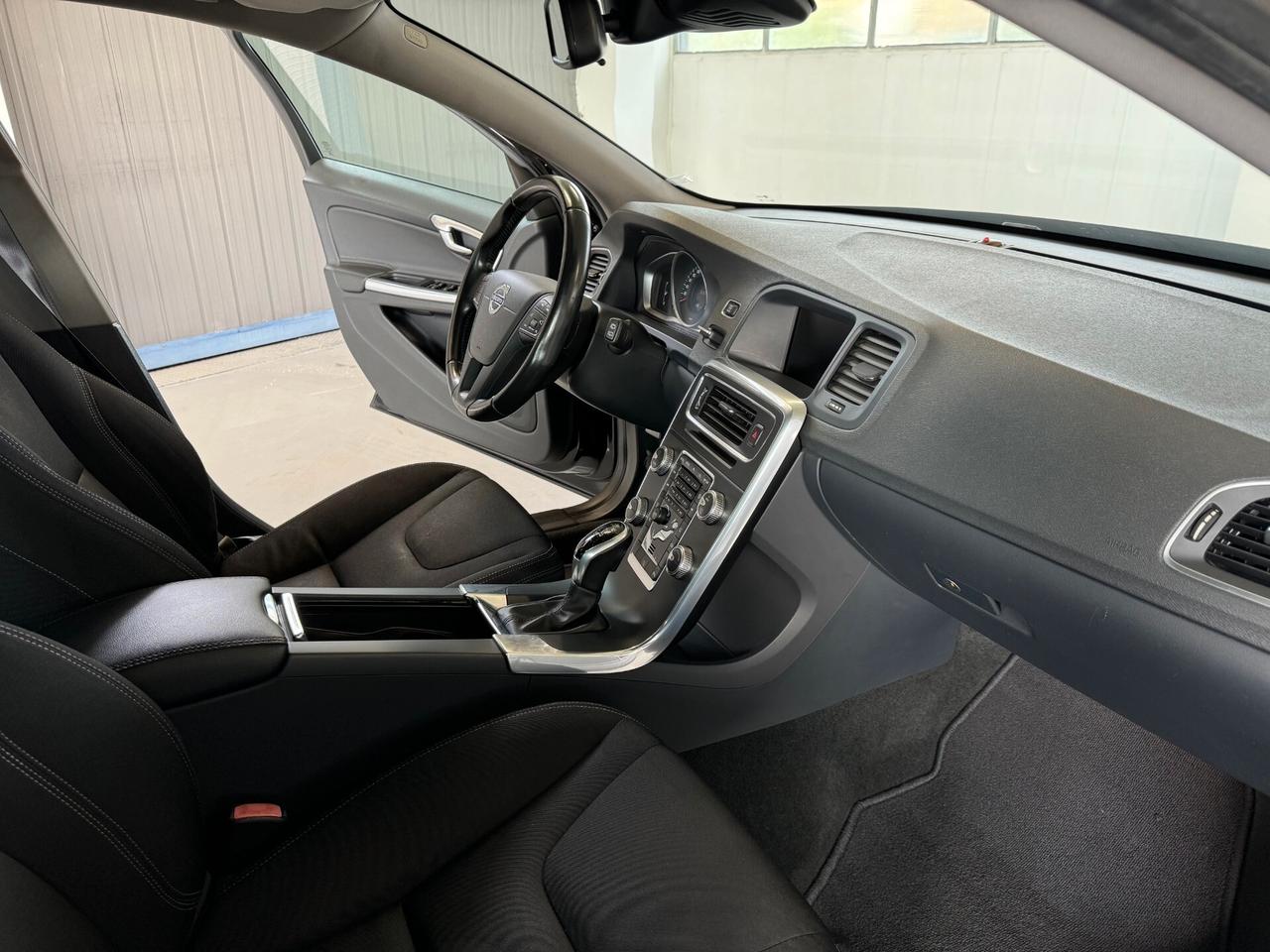 Volvo V60 D2 1.6 Powershift Bussines Navi