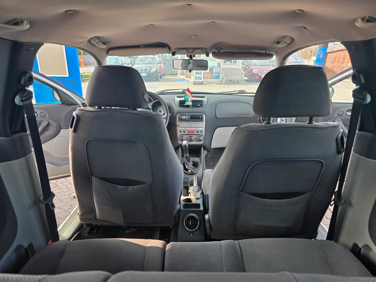 Alfa Romeo 147 1.6i 16V Twin Spark cat 3p. Con 251.000