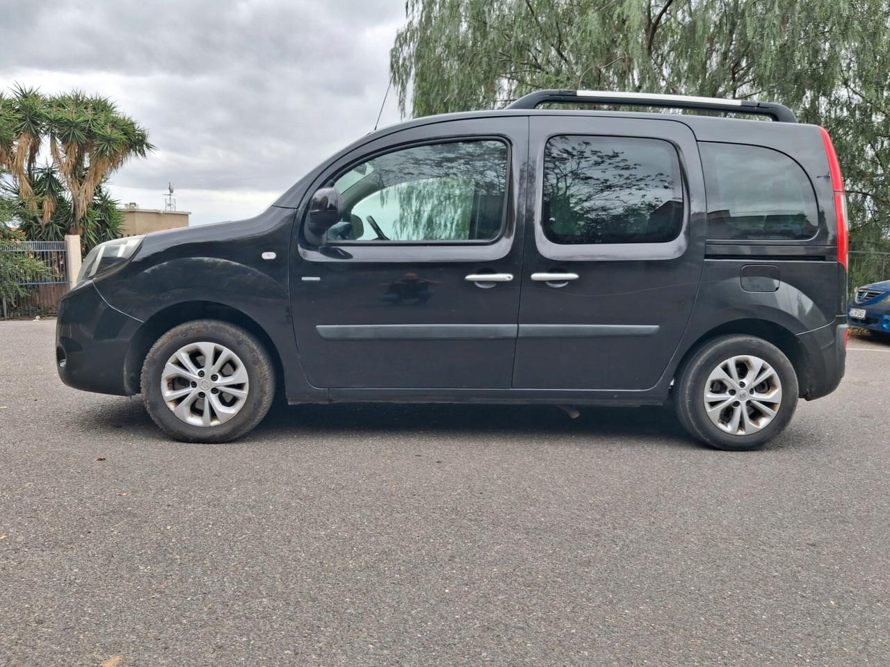 Renault Kangoo Pianale ribassato con rampa disabili in carrozzina