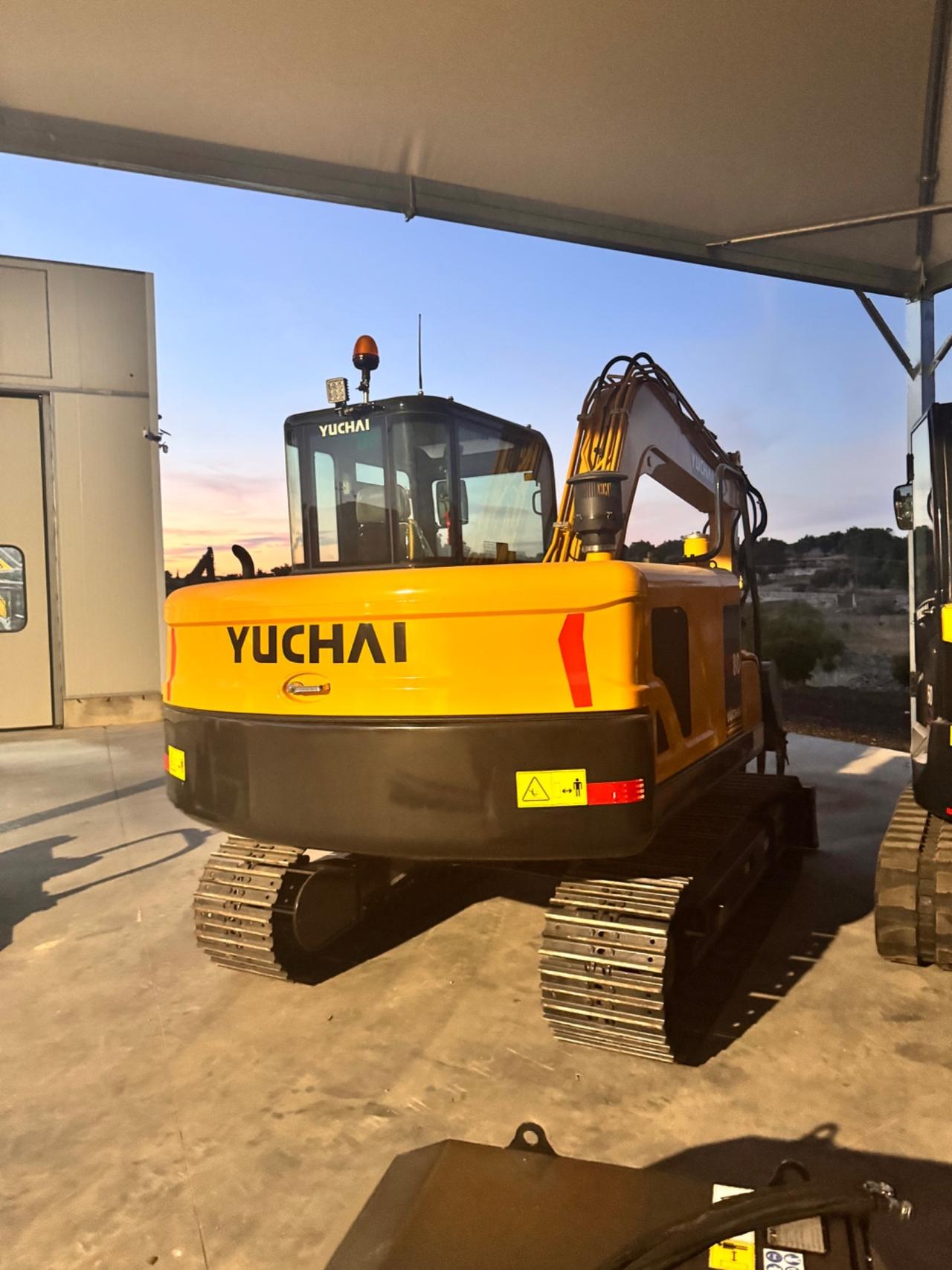 Escavatore Yuchai Yc80