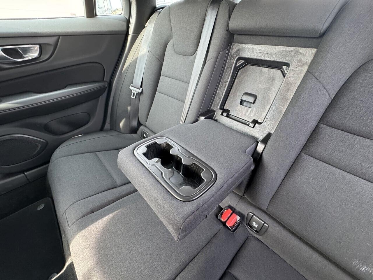 Volvo V60 B4 (Diesel/Hybrid) Momentum Business