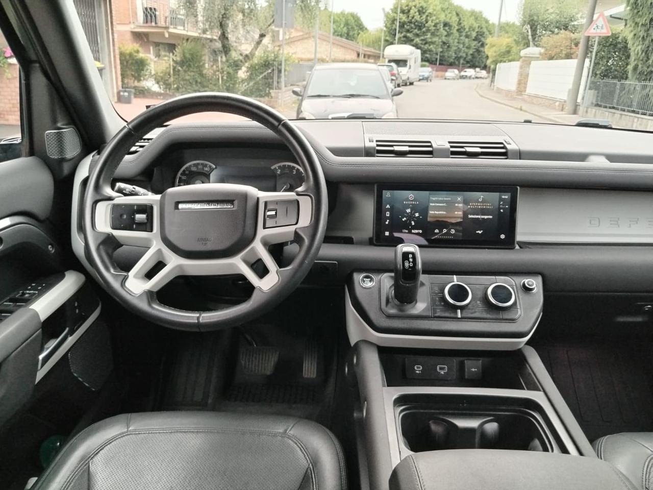 Land Rover Defender SE D 200 MHEV