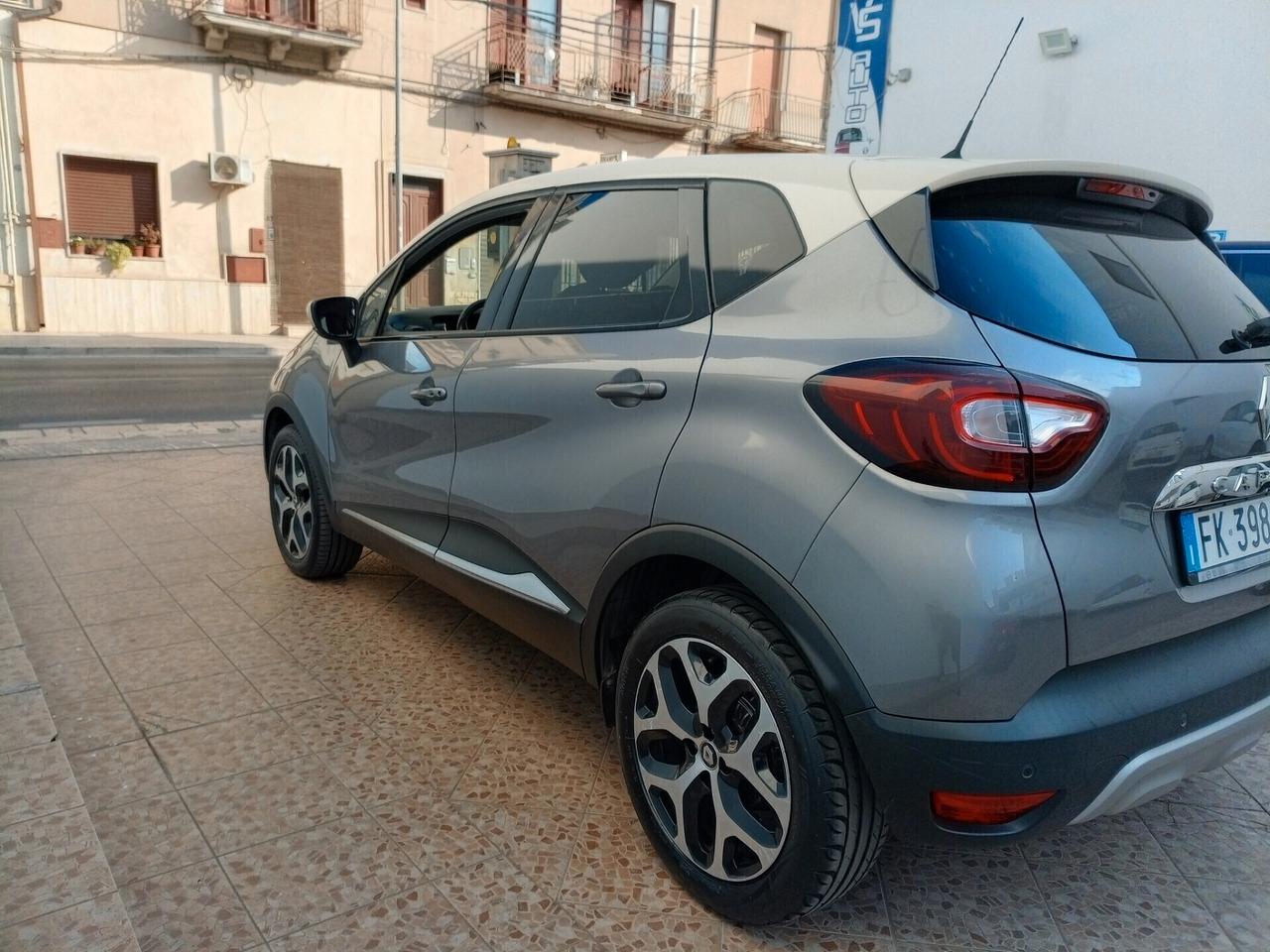 Renault Captur dCi 8V 110 CV Start&Stop Energy Initiale Paris