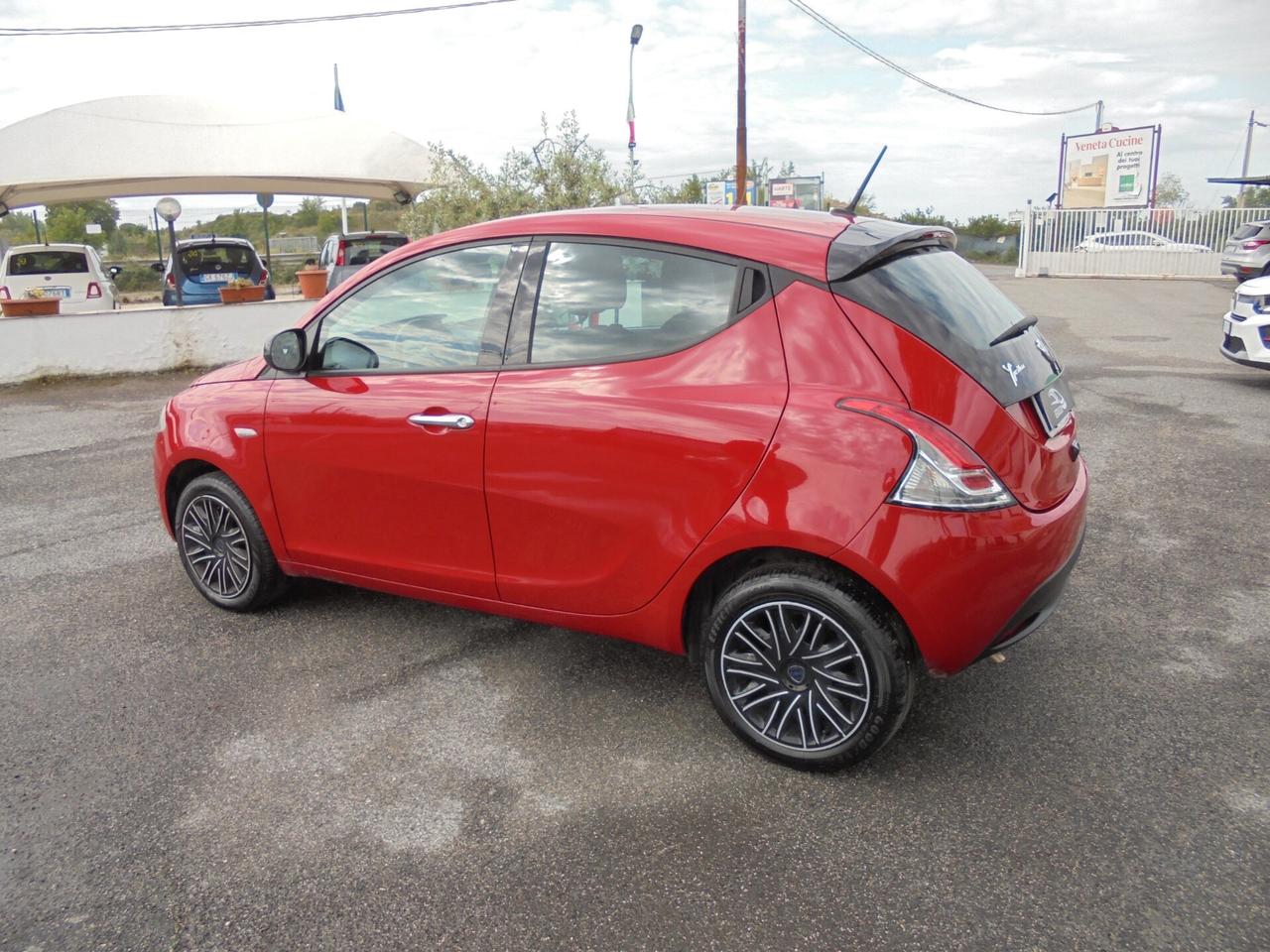 Lancia Ypsilon 1.0 FireFly 5 porte S&S Hybrid Gold