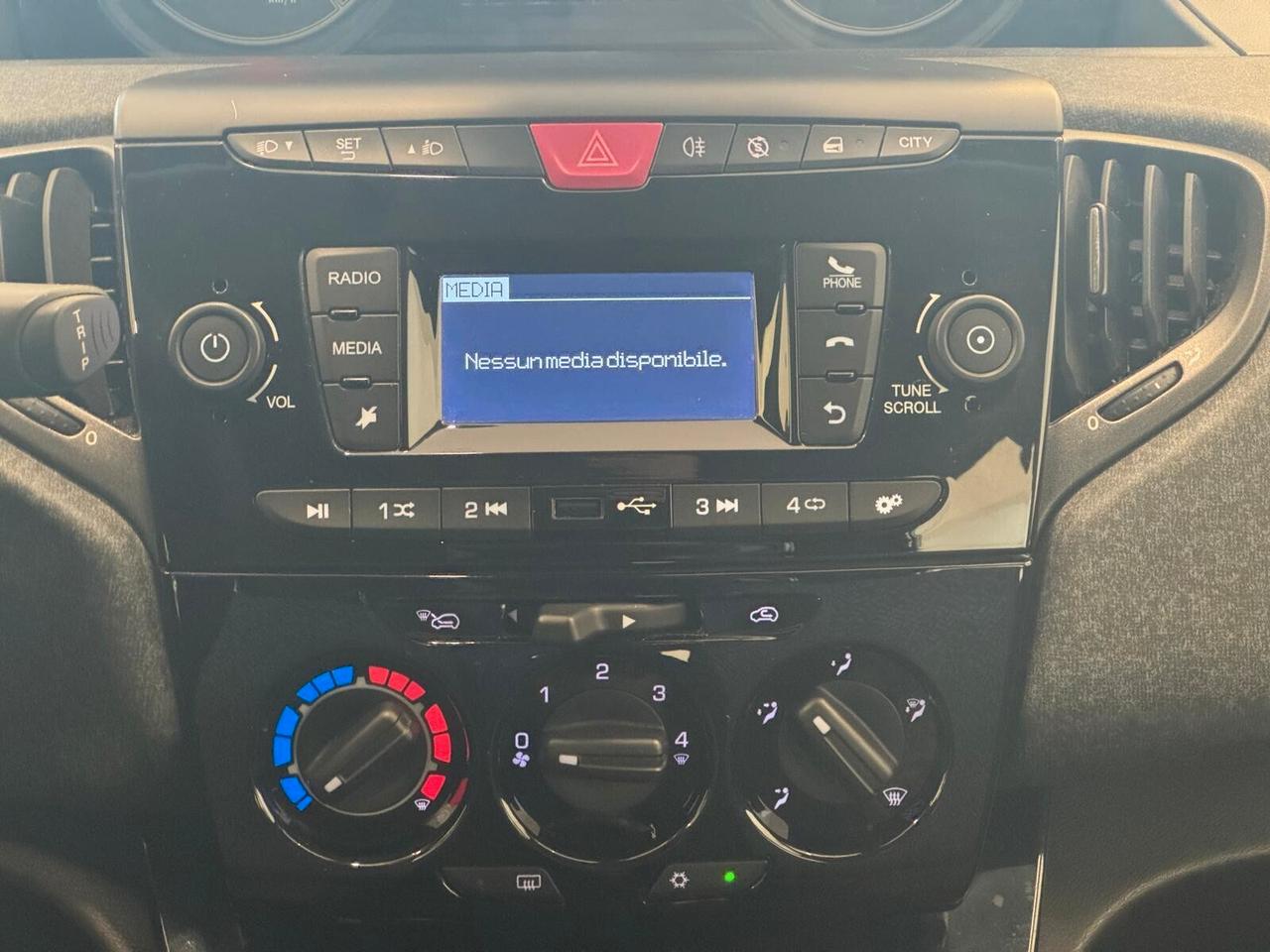 Lancia Ypsilon 1.0 Hybrid Silver 75000km